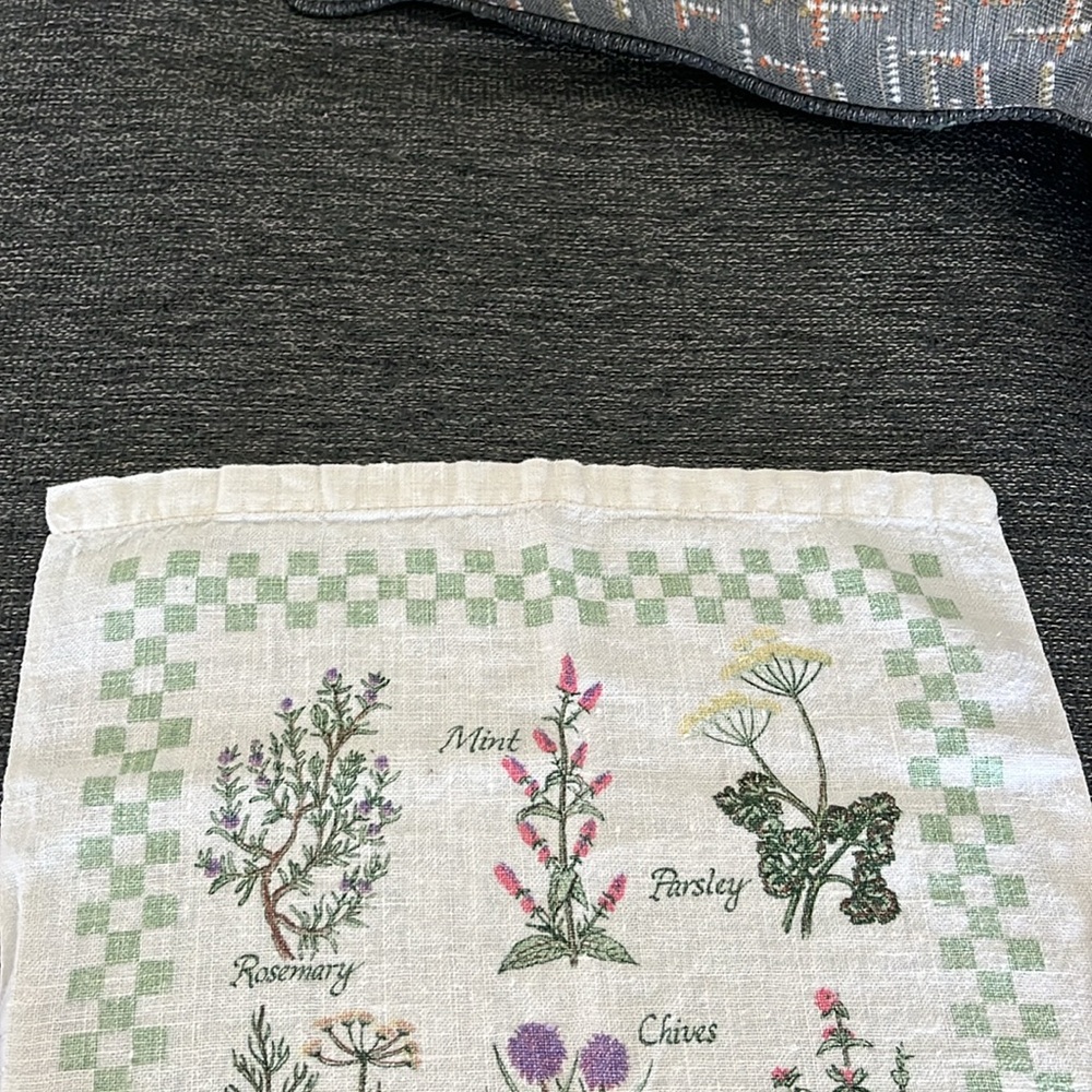 Vintage 1993 Kitchen Tea Towel/Wall Hanging with herb plants - Picture 3 of 5
